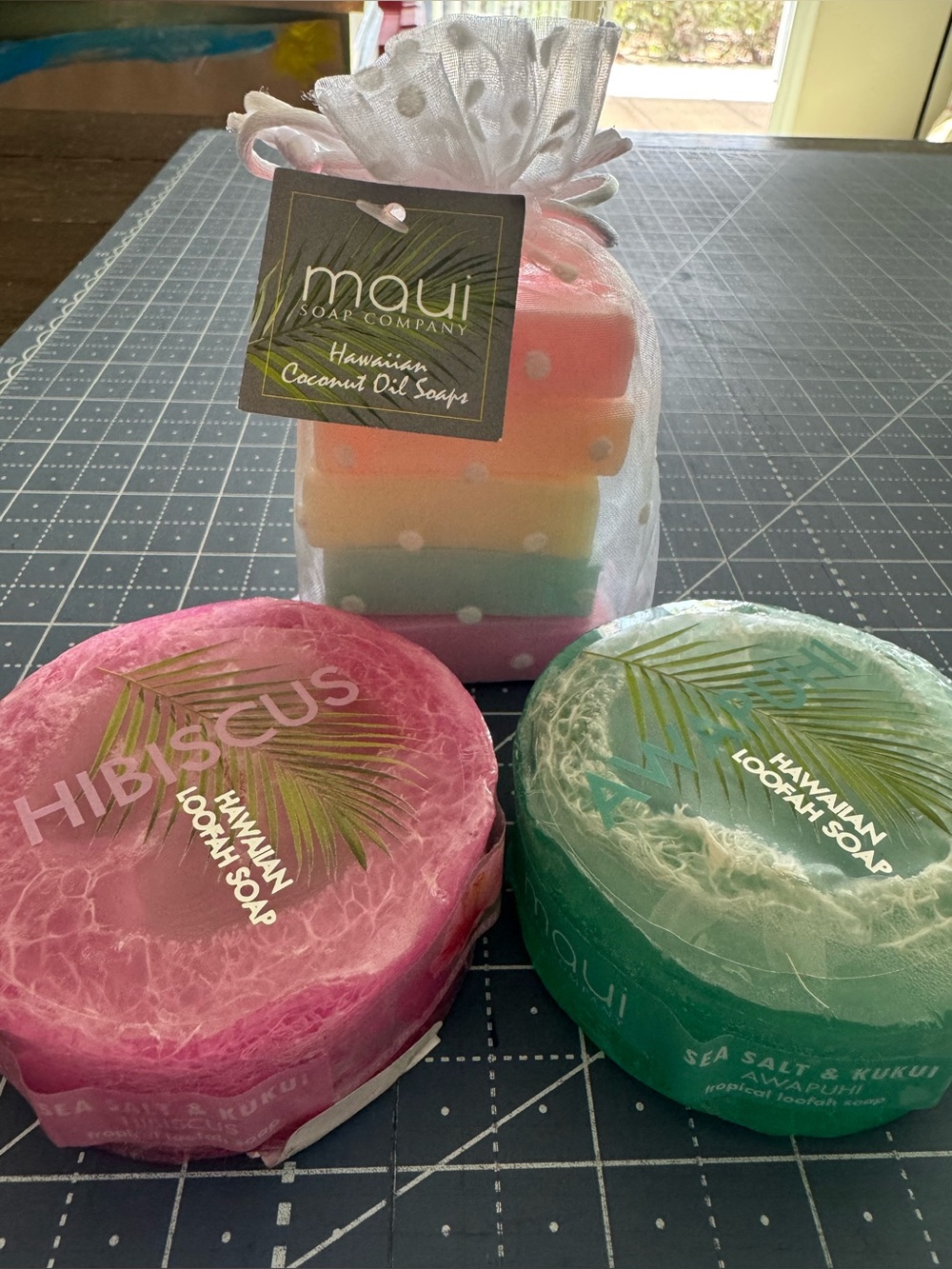Maui Soap Co Set of 2 loofa Hawaiian soaps and 5 small coconut soaps. NEW!!
